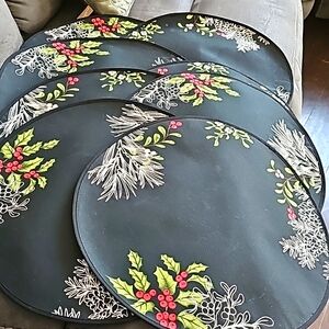 Better Homes and Gardens 15 in dia. berry embroidery placemats (8).